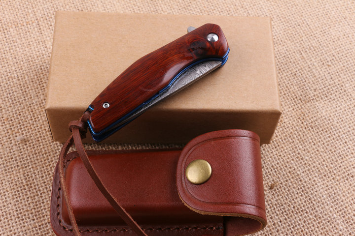 Blue bird Damascus folding knife with Red sandalwood handle UD404497